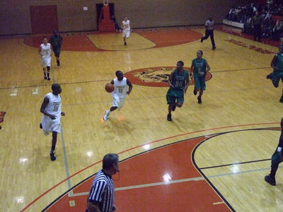 Image: Anderson Leads Break — Italy Sophomore #11 Jasenio Anderson leads the fast break.