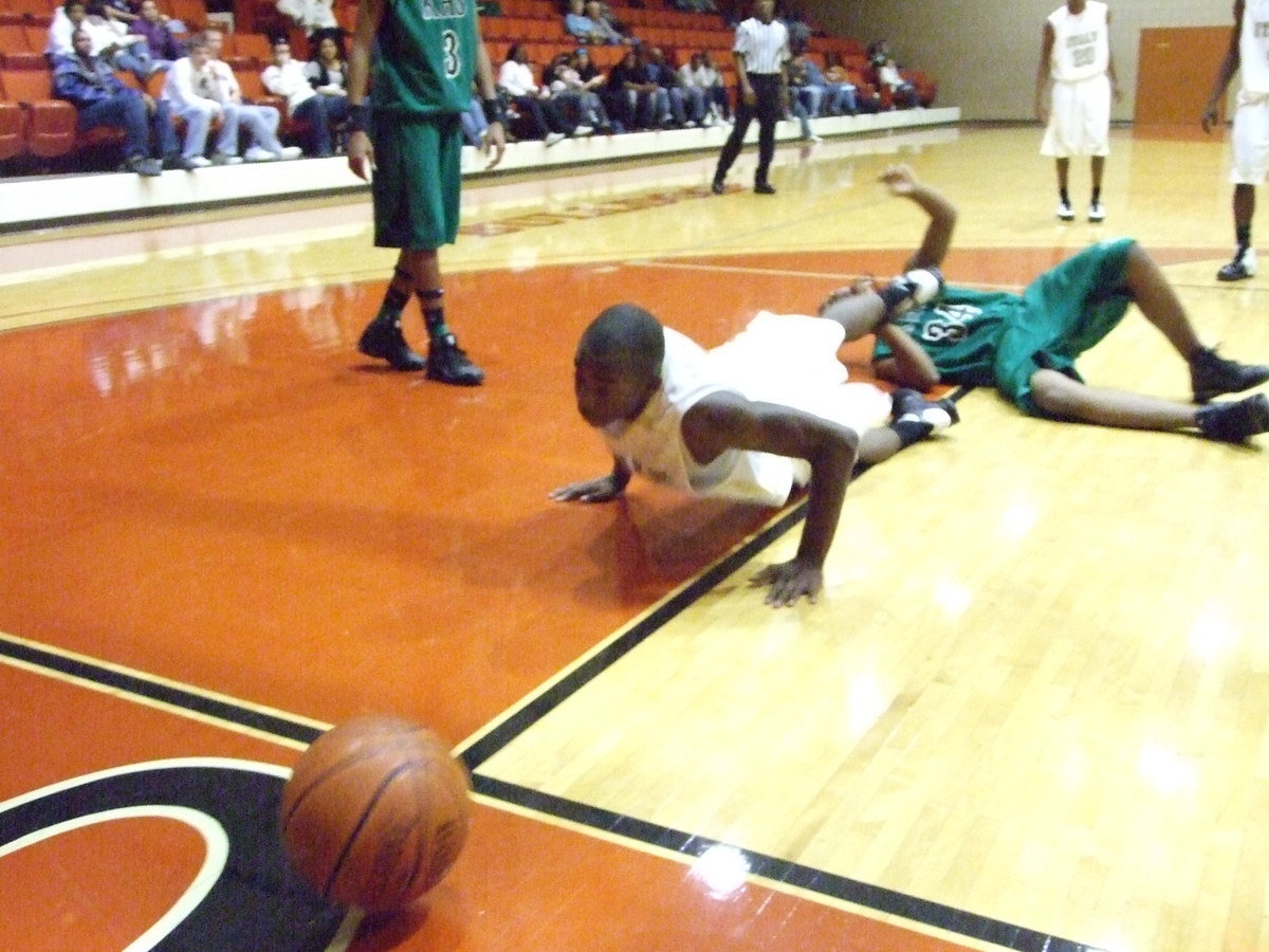 Image: Desmond Dives — The ball rolls beyond the reach of Italy’s #15 Desmond Anderson and the game got out of reach also as Kerens defeated the Gladiators 69-55 in the Tournament Championship game.