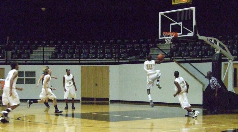 Image: 5-on-1 — The very rare 5-on-1 fast break executed by the Gladiators.
