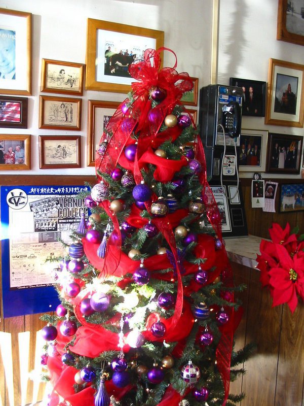 Image: Special Christmas Tree at the Uptown Cafe