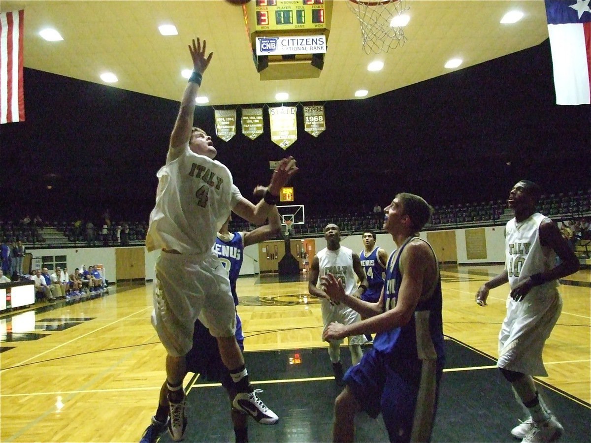 Image: Ashcraft banks one — Gladiator Ryan Ashcraft(4) banks in 2-points against Venus.