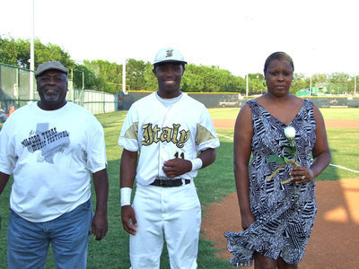 Image: Anderson’s family — Willie Henderson, Jasenio Anderson and Shamelia Anderson