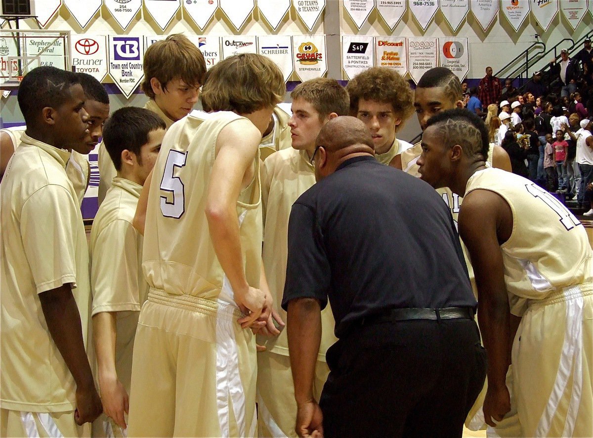 Image: Time to shine — Italy Gladiator assistant coach Larry Mayberry tries to fire up the troops just before tip-off.