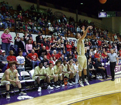 Image: The three-ball — Jase Holden(3) tries a three-pointer from the Gladiator sideline.