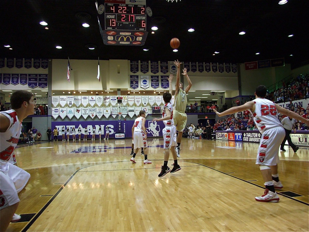 Image: The jumper — Gladiator Jase Holden(3) puts up a jumper to keep the pressure on the Lions.