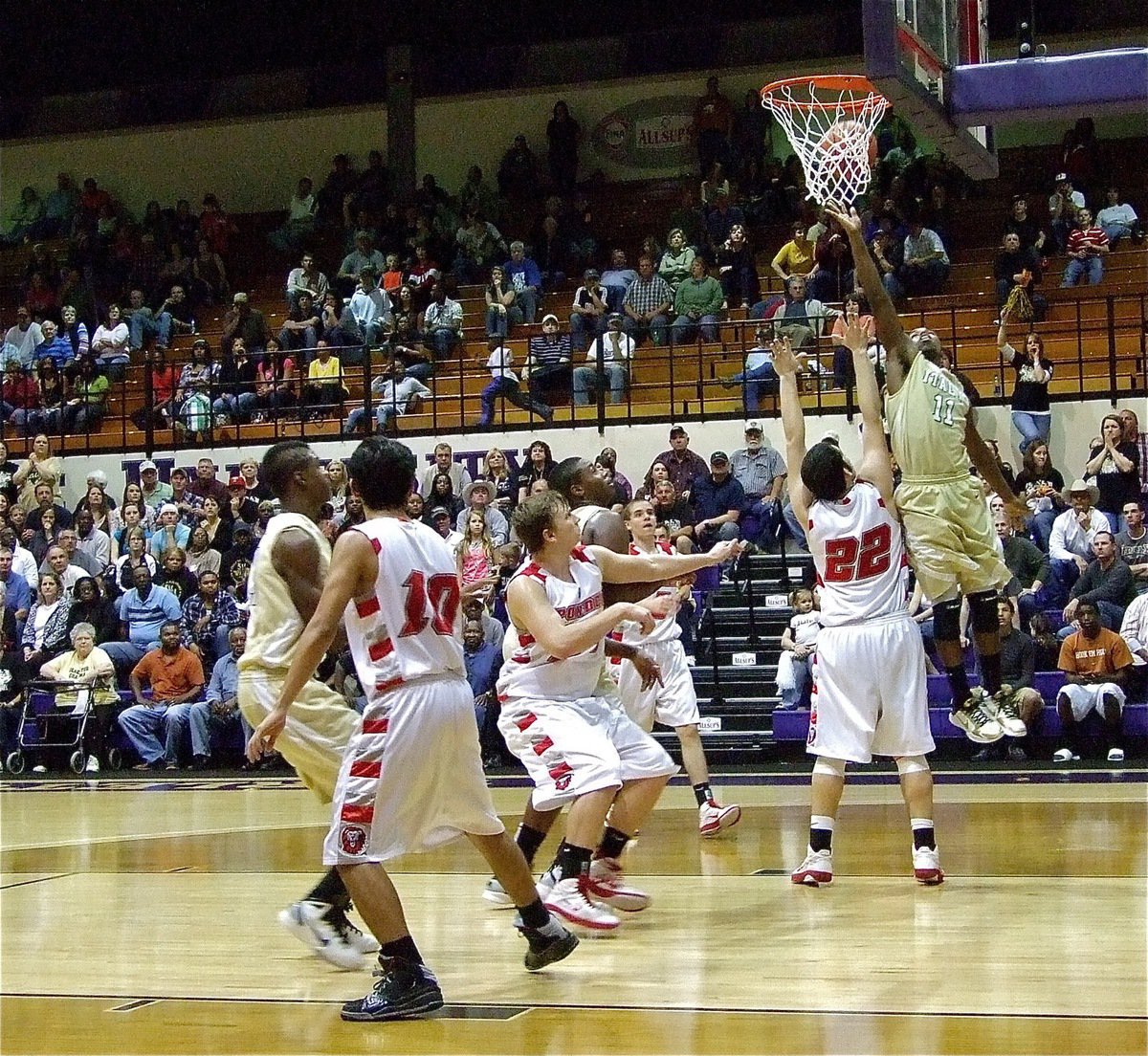 Image: Unstoppable! — In attack mode from beginning to end, Jasenio Anderson(11) finishes with 29-points against Ponder.