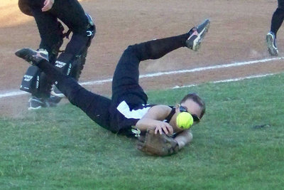 Image: Leavin’ it all out on the field — Windham gave 110% as she scrambles to make a catch.