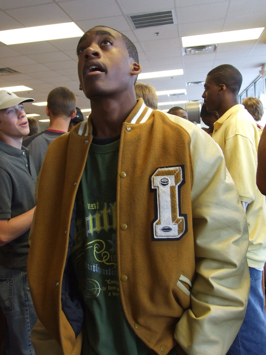 Image: Looking Up — Whether it’s battling for a win in the Regional Tournament or ordering a pizza at CiCi’s, Heath Clemons and his Gladiator teammates always set their sights high.