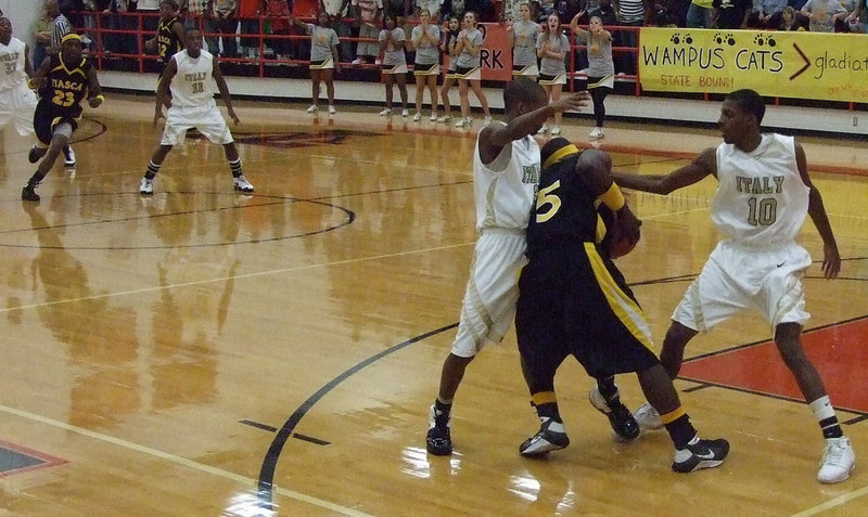 Image: Marshall Gets Corraled — Clemons and Isaac laid down the law against Itasca’s #5 Mikey Marshall.