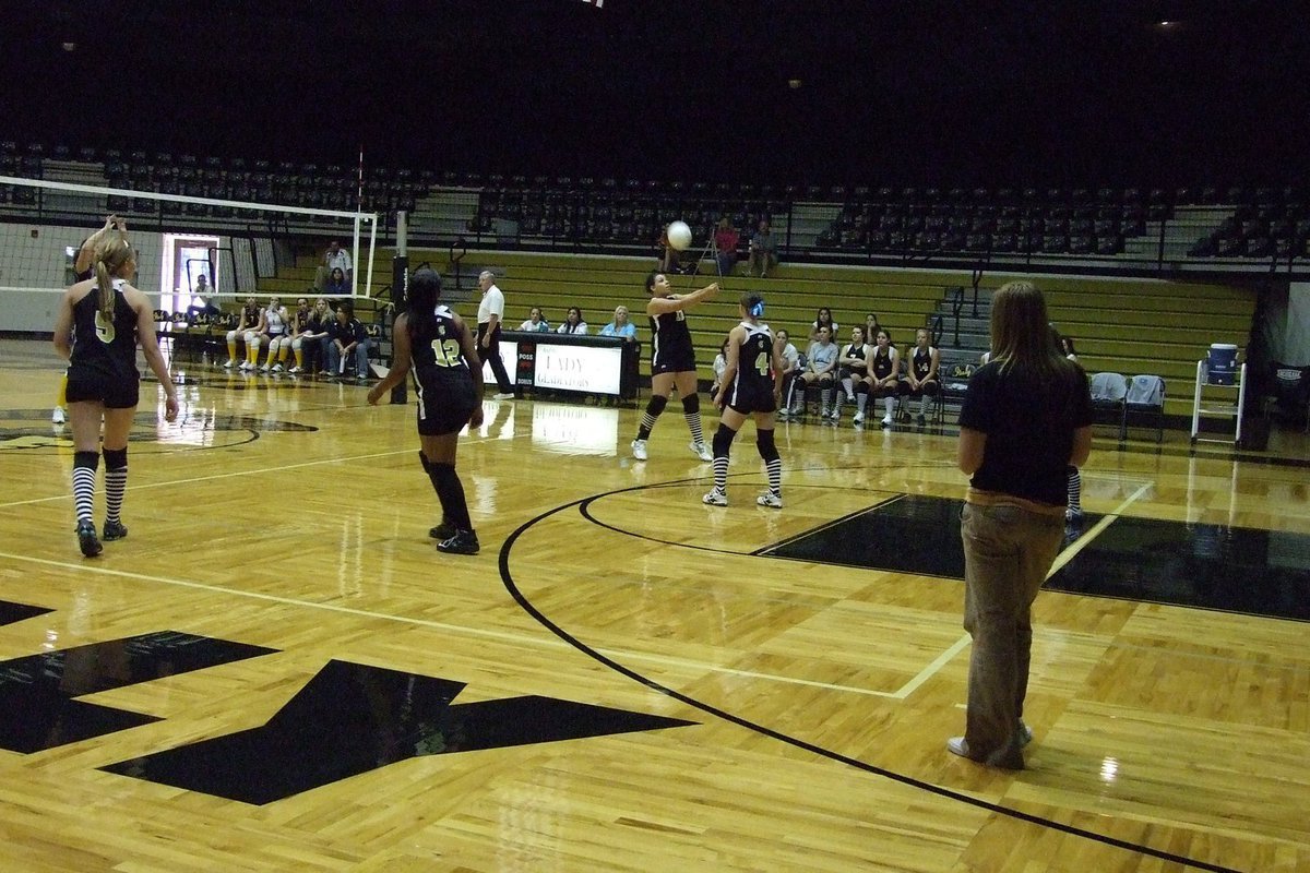 Image: Molly Haight recovers — Sophomore Molly Haight, recovers the volley.