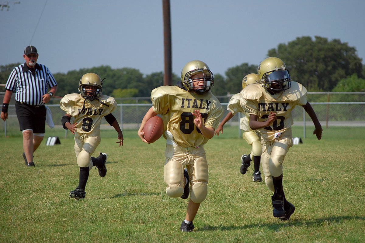 Image: Gladiators on the move — Each team plays Saturday beginning at 9 a.m. On Saturday, Oct. 4, the IYAA teams will play in Ferris.