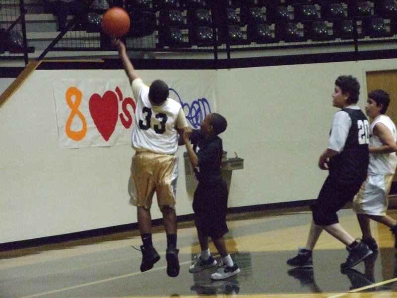 Image: Mayberry fouled — Italy’s #33 Darol Mayberry makes the layup and-1 as Pedro Cortez backs Mayberry up.