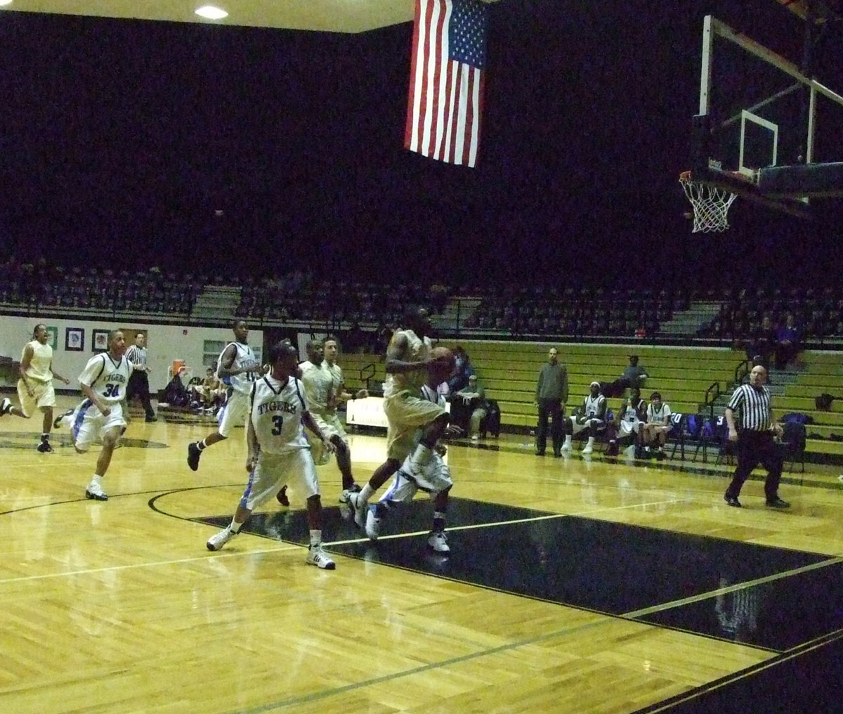 Image: Anderson Takes Flight — Jasenio Anderson tries to pilot his team to a victory.