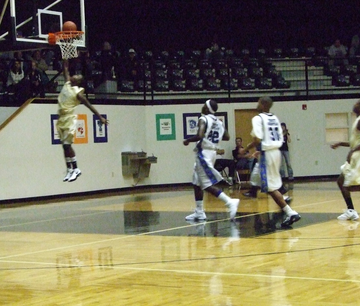 Image: Anderson Skies — Italy Point Guard Jasenio Anderson is chased by two Tigers on his way to the net.