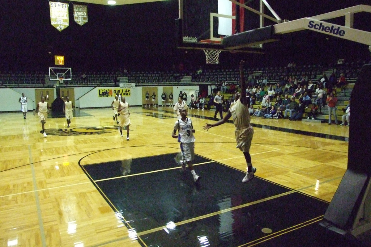 Image: All The Way — Italy finishes on the fast break trying to outscore the Trinity Christian Tigers.