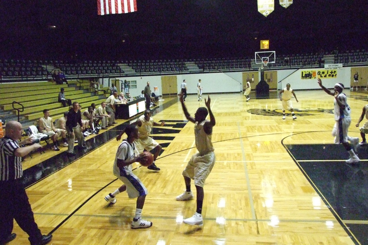 Image: Fullcourt Pressure — Italy tries to create a turnover against Trinity Christian. The contest wasn’t decided until the final seconds of regulation.