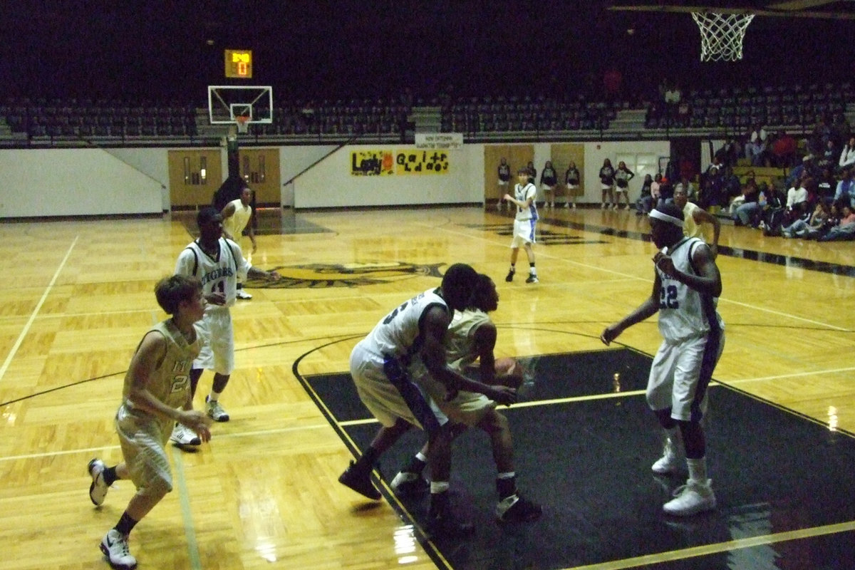 Image: Making A Move — Italy tries to make a move in the lane against the Trinity Christian defense.