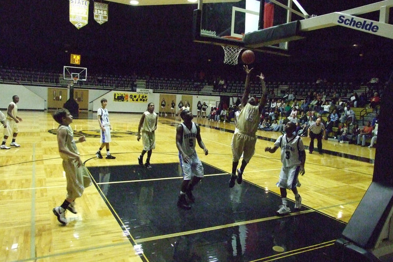 Image: Scoring The Deuce — Italy lays in 2-points uncontested by the Tigers defense.