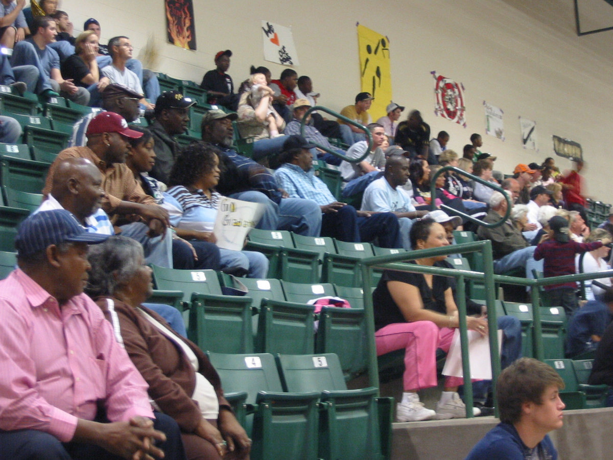 Image: Fans in full force — Italy fans anxiously await the tip-off between Italy and Menard.