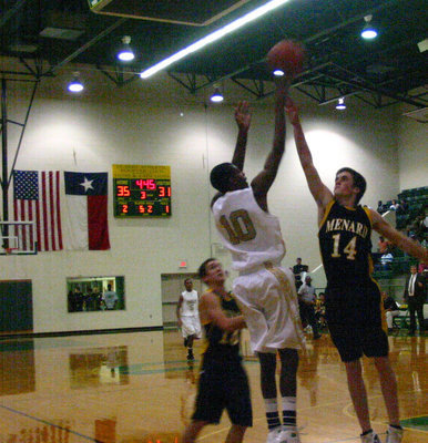 Image: Isaac rises — The 6’ 3" Logan McSherry was no match for the hops of Italy’s #10 John Isaac.