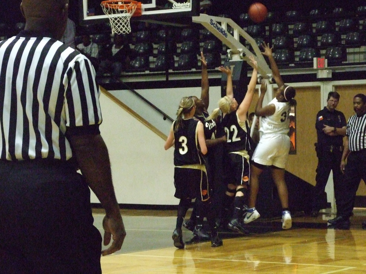 Image: Defending our dome — Italy tries to force a bad shot by a GPAA Lady Eagle.