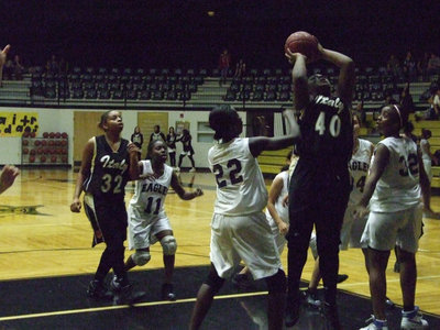 Image: Reed rises — Italy’s #40 Jimesha Reed rises in the lane for a score.