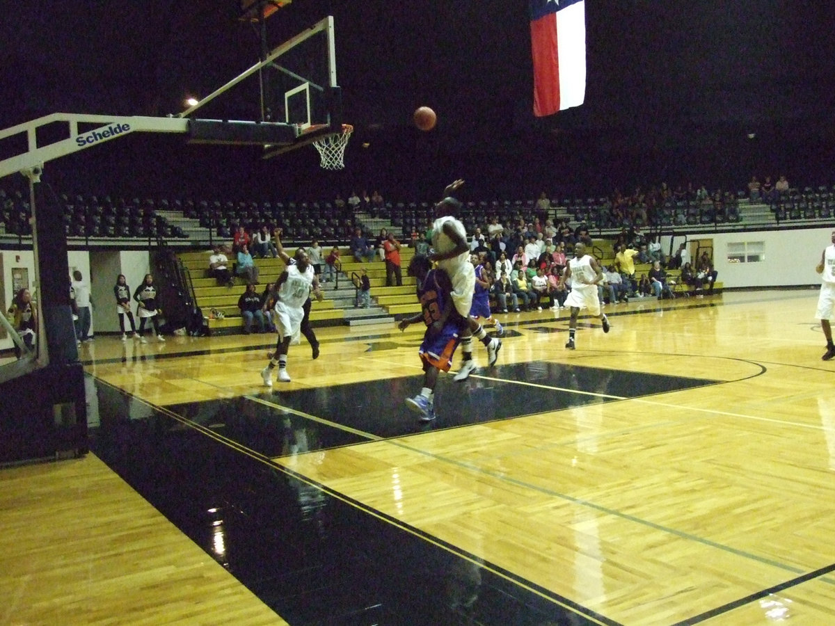 Image: Uppercut — Jasenio gets uppercutted on his way to the rim.