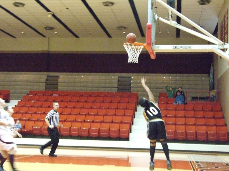 Image: In Flight — Italy’s #10 Kyonne Birdsong finishes the fast break.