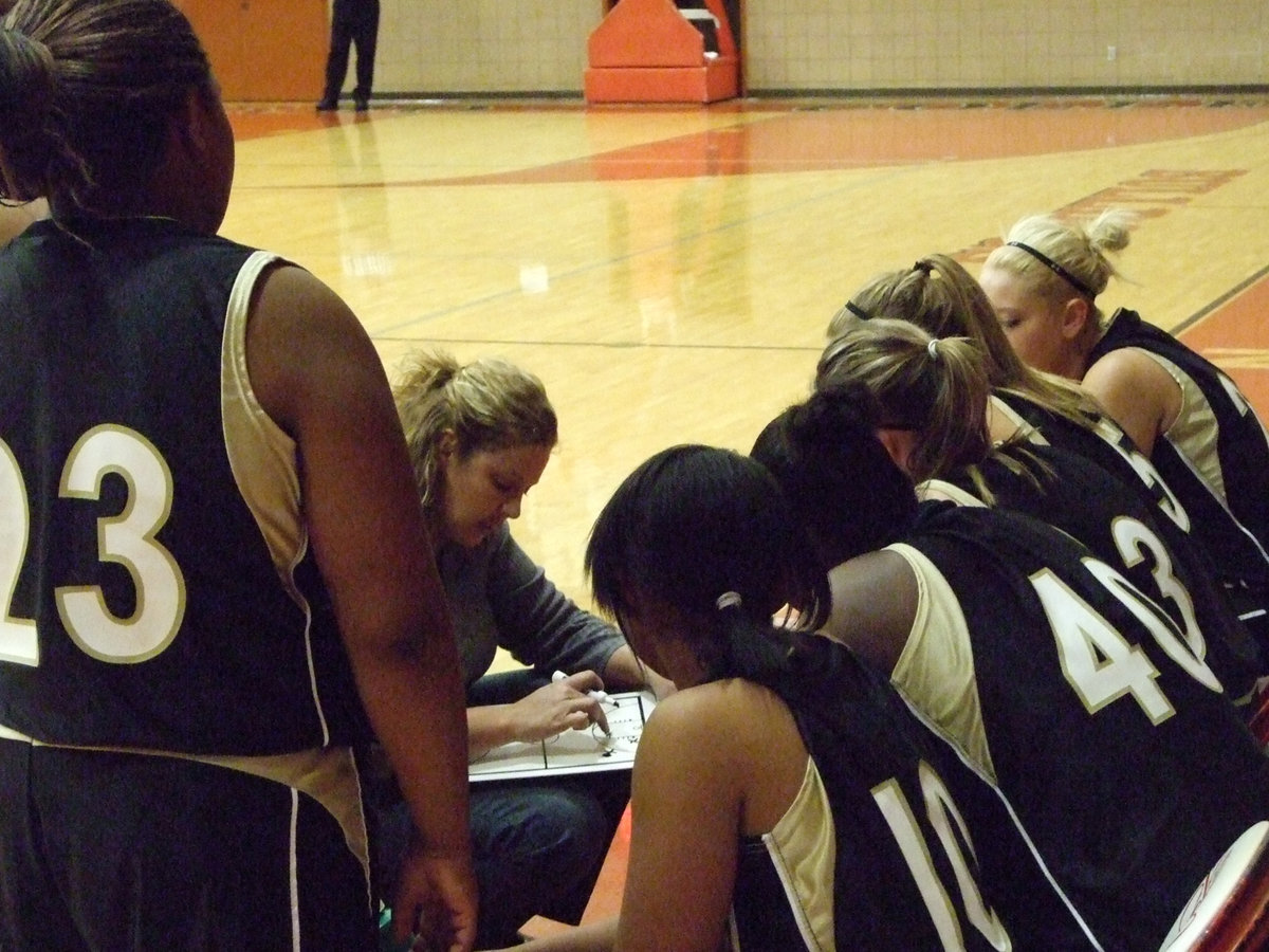 Image: Coach McDonald Instructs — Italy Head Coach Stacy McDonald instructs her front liners.