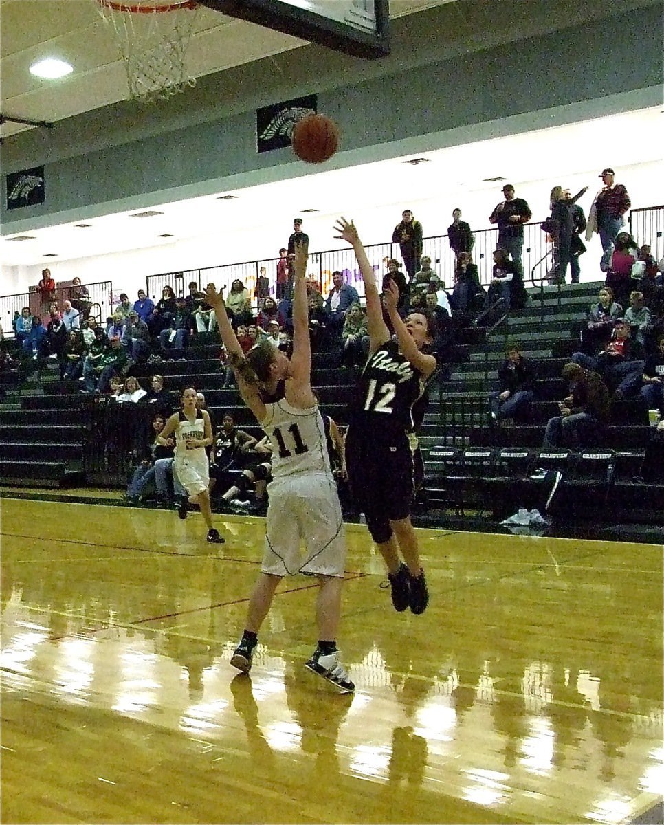 Image: Baseline attack — Italy’s Paola Mata(12) attacks the Zebra defense along the baseline.