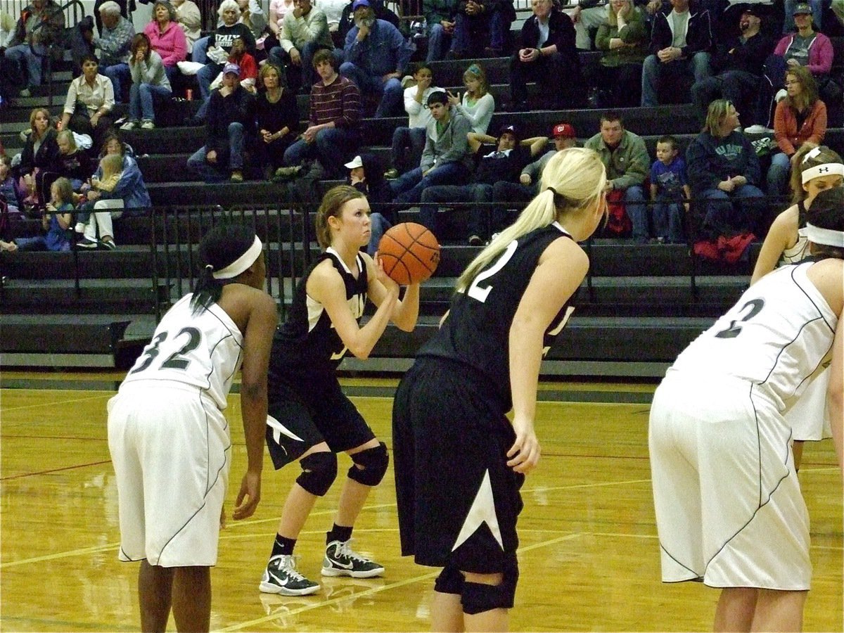 Image: “Ro” Determined — Italy Lady Gladiator, Kaitlyn Rossa(3), looks determined to put in this free-throw against Grandview with teammate Megan Richards(22) ready to battle for the rebound.