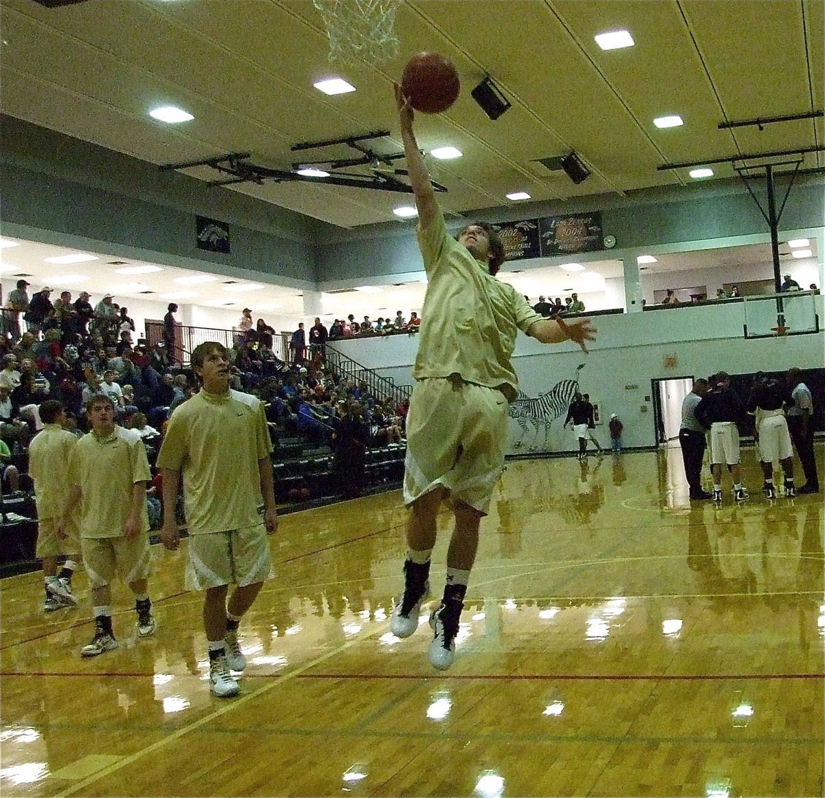 Image: Getting ready to rumble — Italy’s Brandon Souder lays a shot in during warmups before the Gladiator matchup with district rival Grandview.