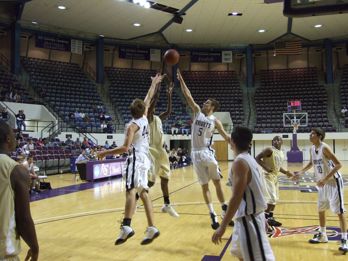 Image: John out jumps — John Isaac rises for two of his 20-points over the outstretched hands of two Lindsay defenders.