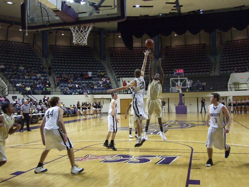 Image: Isaac in the lane — John Isaac #10 shot for 20-points against Lindsay.