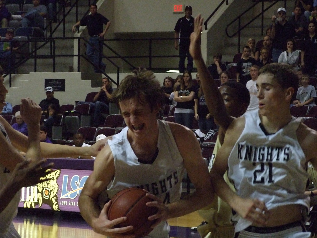 Image: Feeling the wrath — Italy took it to Lindsay taking the Regional Semifinal Championship.