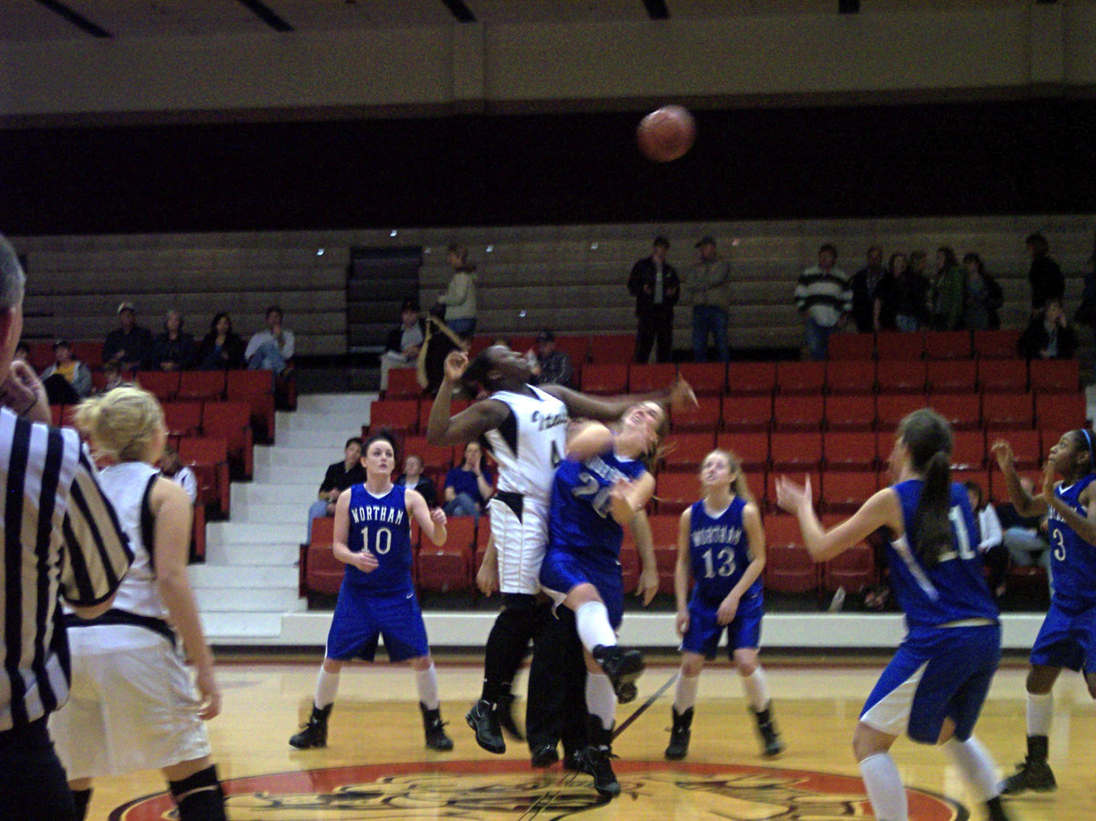 Image: Italy  &amp; Wortham collide — Italy’s #40 Jimesha Reed is a force to be reckoned with even during the tip-off.