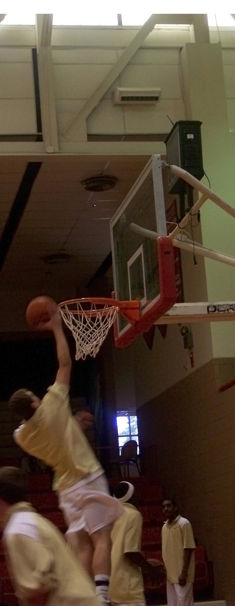 Image: To The Rafters — The high-flying Italy Gladiators defeated the Wortham Bulldogs 76-50 during the 1st round of the 2008 Kiwanis Classic. Italy’s next game will be Tuesday at 5:00 p.m. back at the Navarro College campus in Corsicana, Texas.