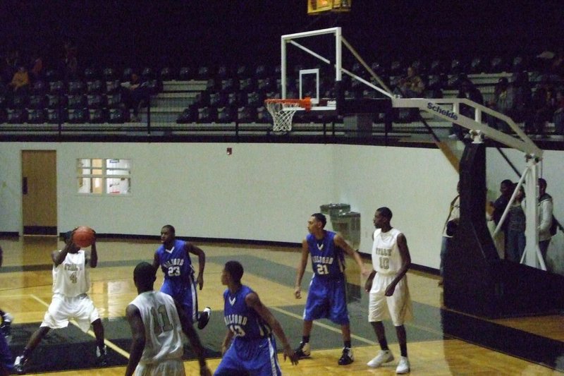 Image: Feeding The Post — Jasenio Anderson #11 straight-lines a pass into Diamond Rodgers #4 breaking down the Milford defense.