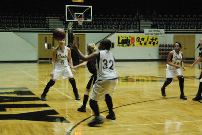 Image: DeMoss To Fleming — Becca DeMoss #5 passes to Shay Fleming #32 while Kyonne Birdsong #10 maneuvers into position as Italy attempts to punch through Mildred’s front line of Defense.