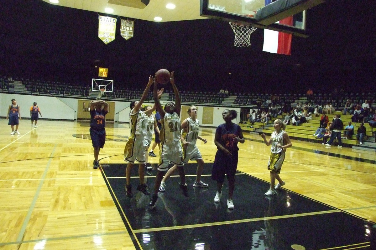 Image: Birdsong jumps — Chante Birdsong works the basket.