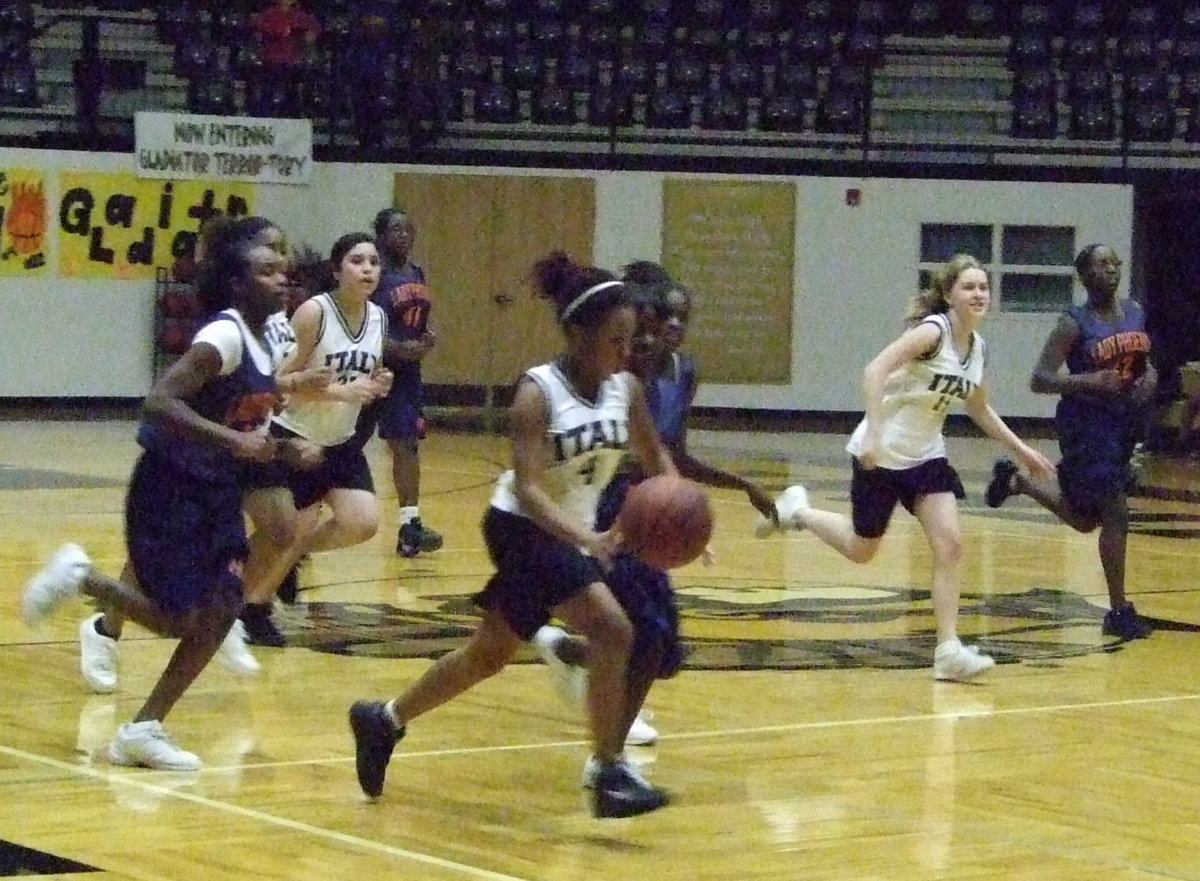 Image: Copeland brings the ball