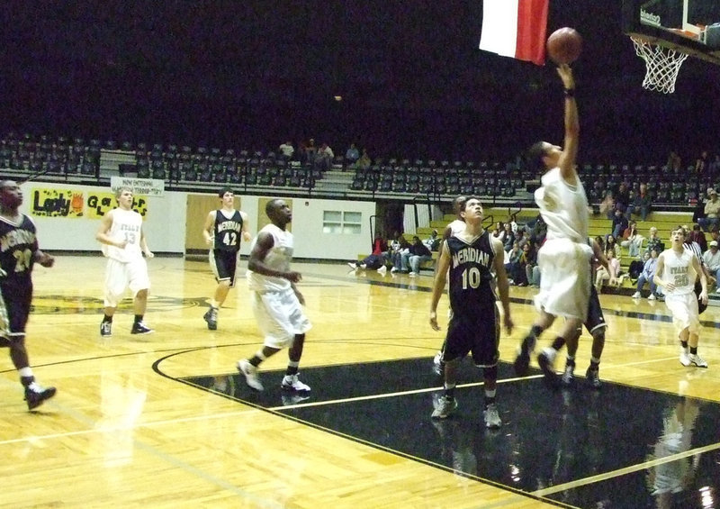 Image: Oscar Gonzales — Gonzales goes up to collect 2 points.