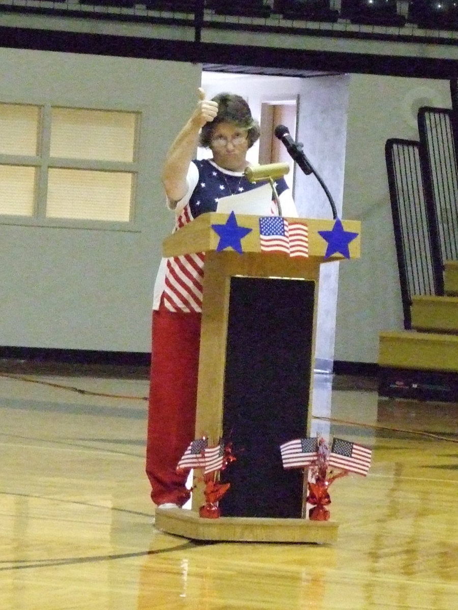 Image: Karen Gives Thumbs Up — Veteran Karen Mathiowetz gave the thumbs up sign to all the Gladiators