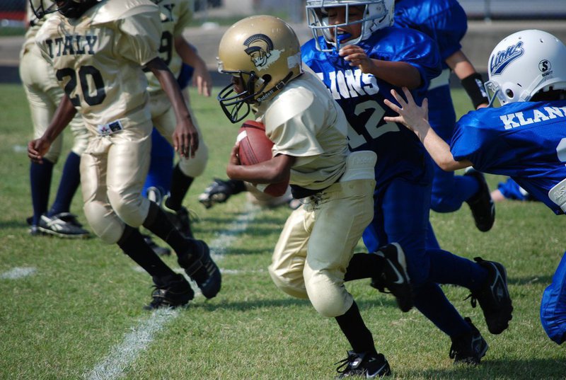 Image: Slipping through the defense — The Italy “B” offense was unstoppable on Saturday against the Lions.