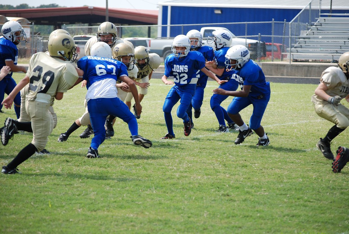 Image: Heading for the gap — The Italy Gladiators “A” team fought hard against the Blooming Grove Lions.