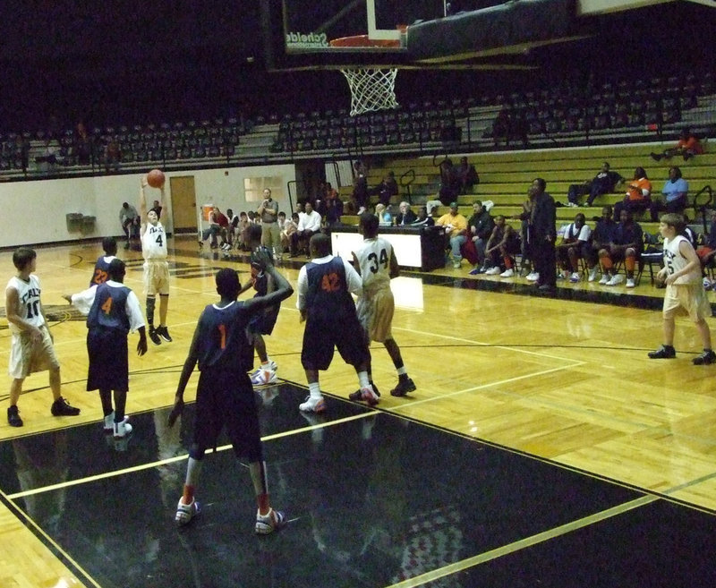 Image: Wooldridge receives the ball — The Gladiators worked hard against the Hampton Phoenix on Monday night.