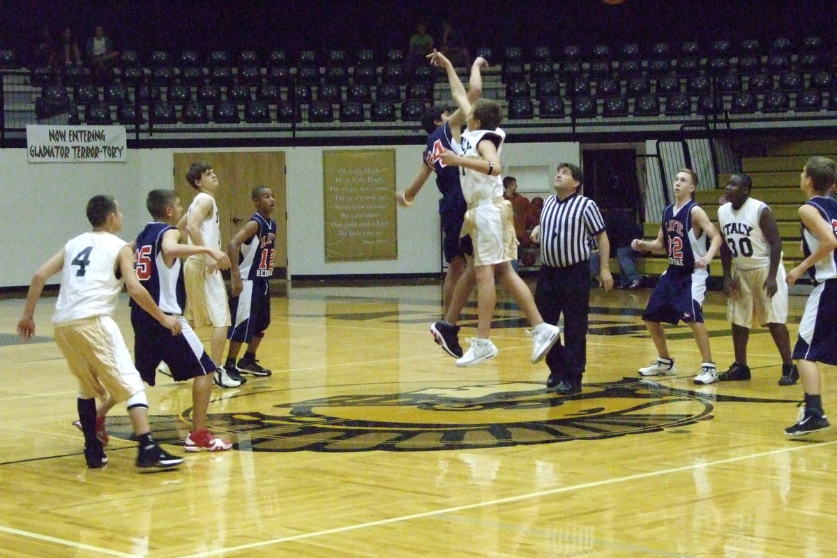 Image: Hopkins Tips Off — Italy Gladiators wait for the next move.