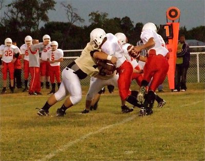 Image: Hank’s on a mission — Gladiator noseguard Hank Seabolt(76) tries to tackle the entire Longhorn backfield.