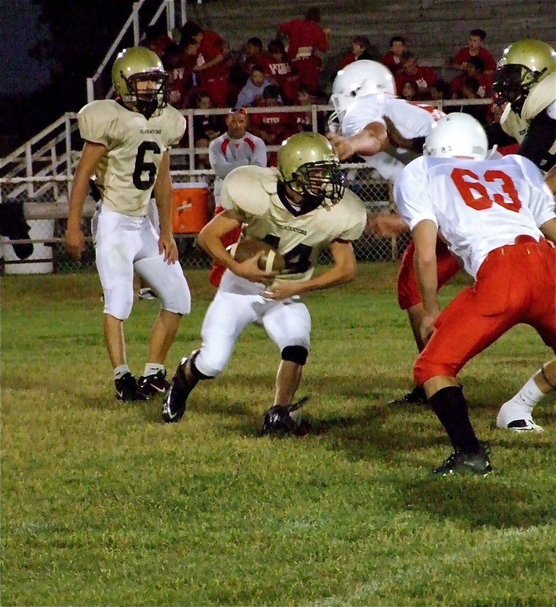 Image: Wood cuts — After getting the handoff from Tony Wooldridge(6), Italy’s Justin Wood(44) cuts back and runs 45-yards thru the Longhorns’ defense.