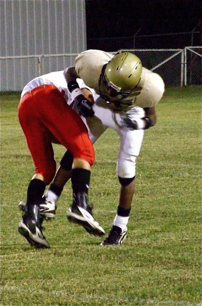 Image: Carson times hit — Italy’s Eric Carson(28) tries to dehorn a Longhorn receiver. No Longhorns were injured during the snapping of this picture….not seriously.